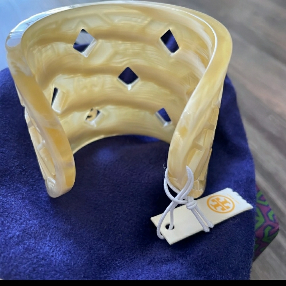 Oh how beautiful is this stunning Tory Burch Cuff - Picture 10 of 13